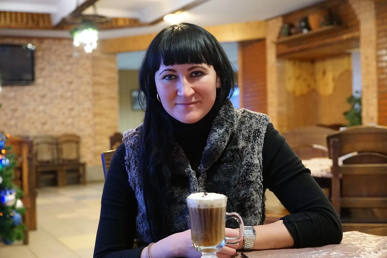 Rencontrer une femme célibataire près de chez vous : discrétion, affinités et respect du rythme